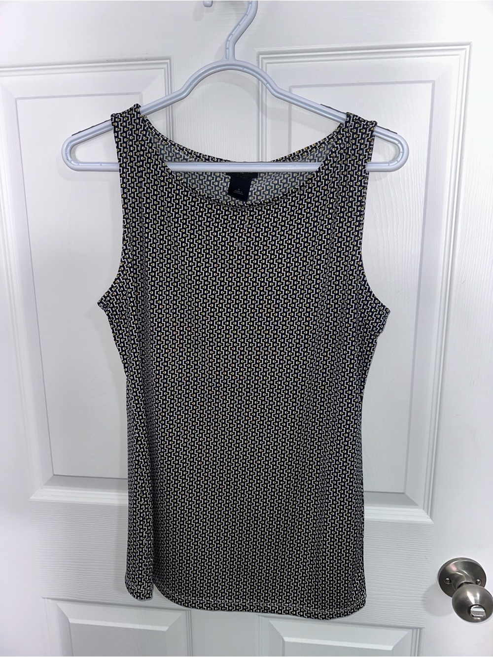 Ann Taylor Black  yellow and White Geometric Sleeveless tank top  .